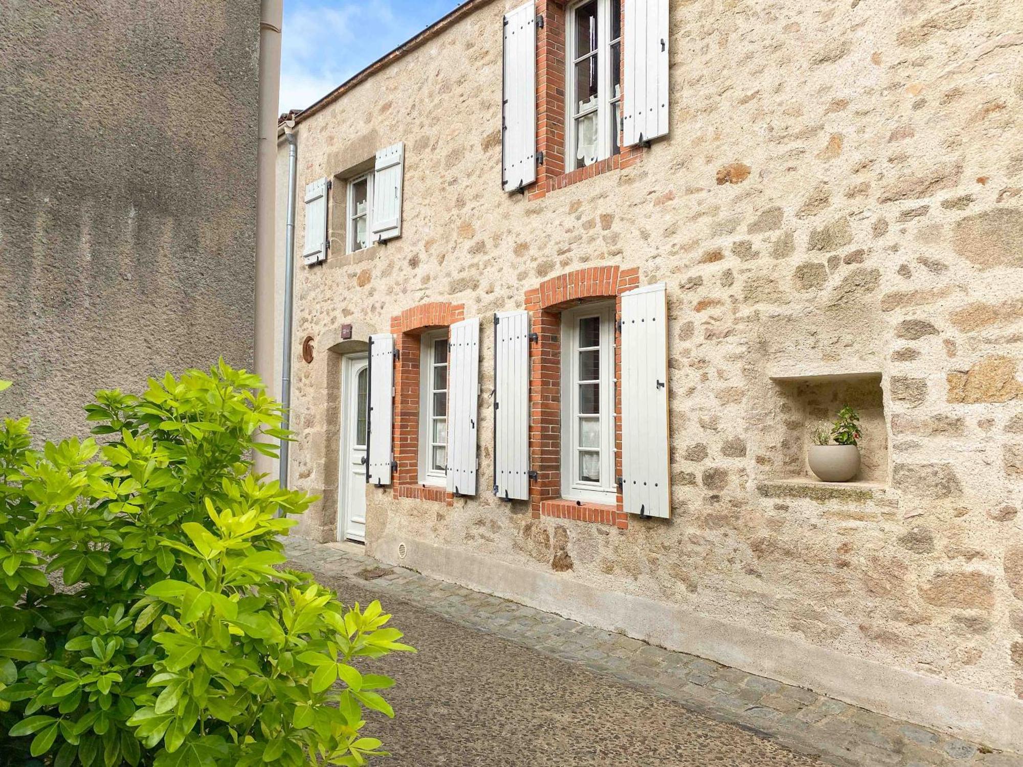 Villa Le Logis De La Forge A 10 Min Du Puy Dufou Mortagne-sur-Sevre Exterior foto